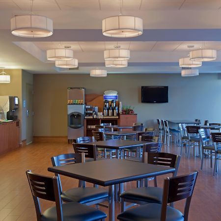 Holiday Inn Express Hotel & Suites Saint - Hyacinthe By Ihg Esterno foto