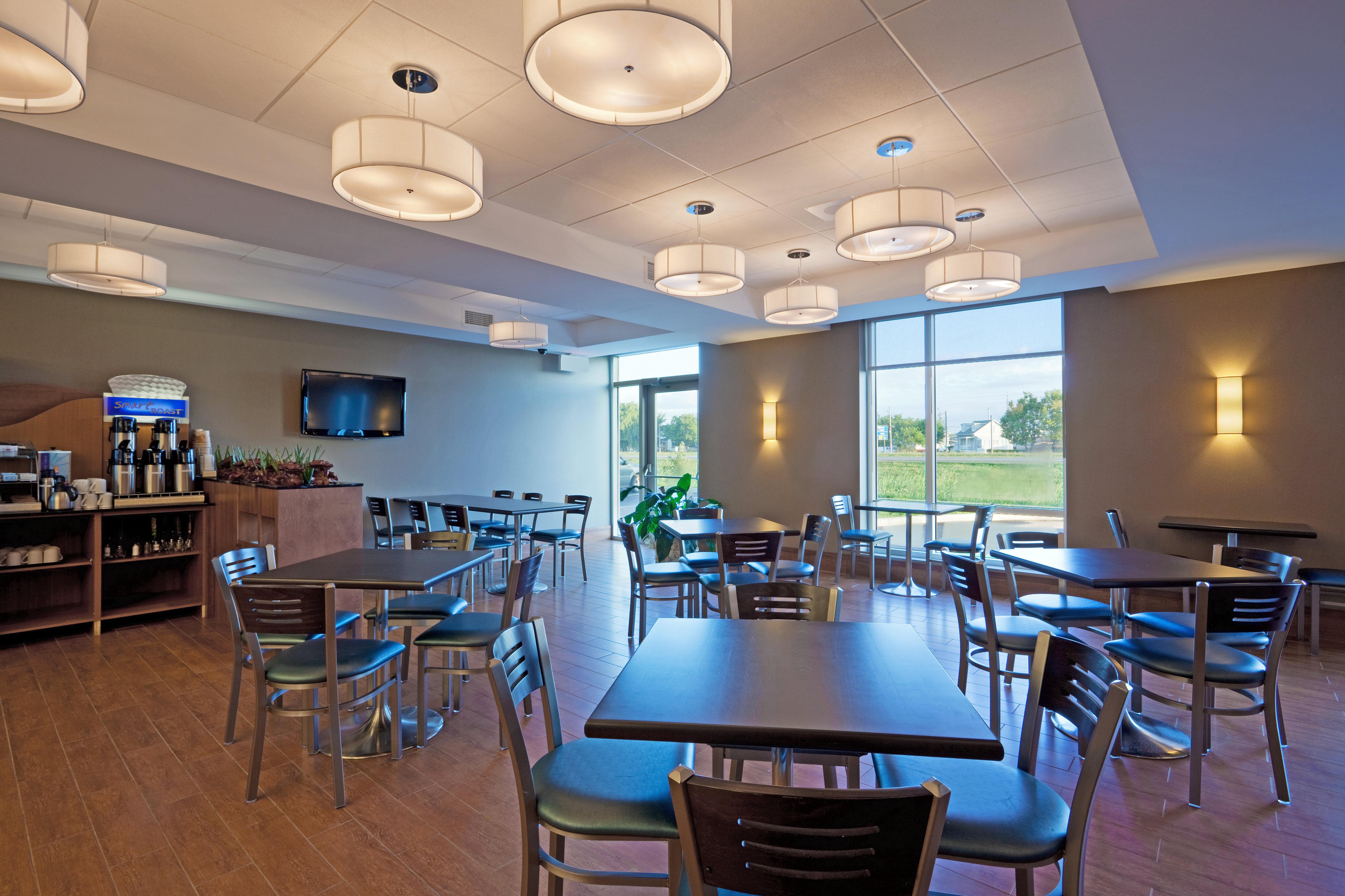 Holiday Inn Express Hotel & Suites Saint - Hyacinthe By Ihg Esterno foto