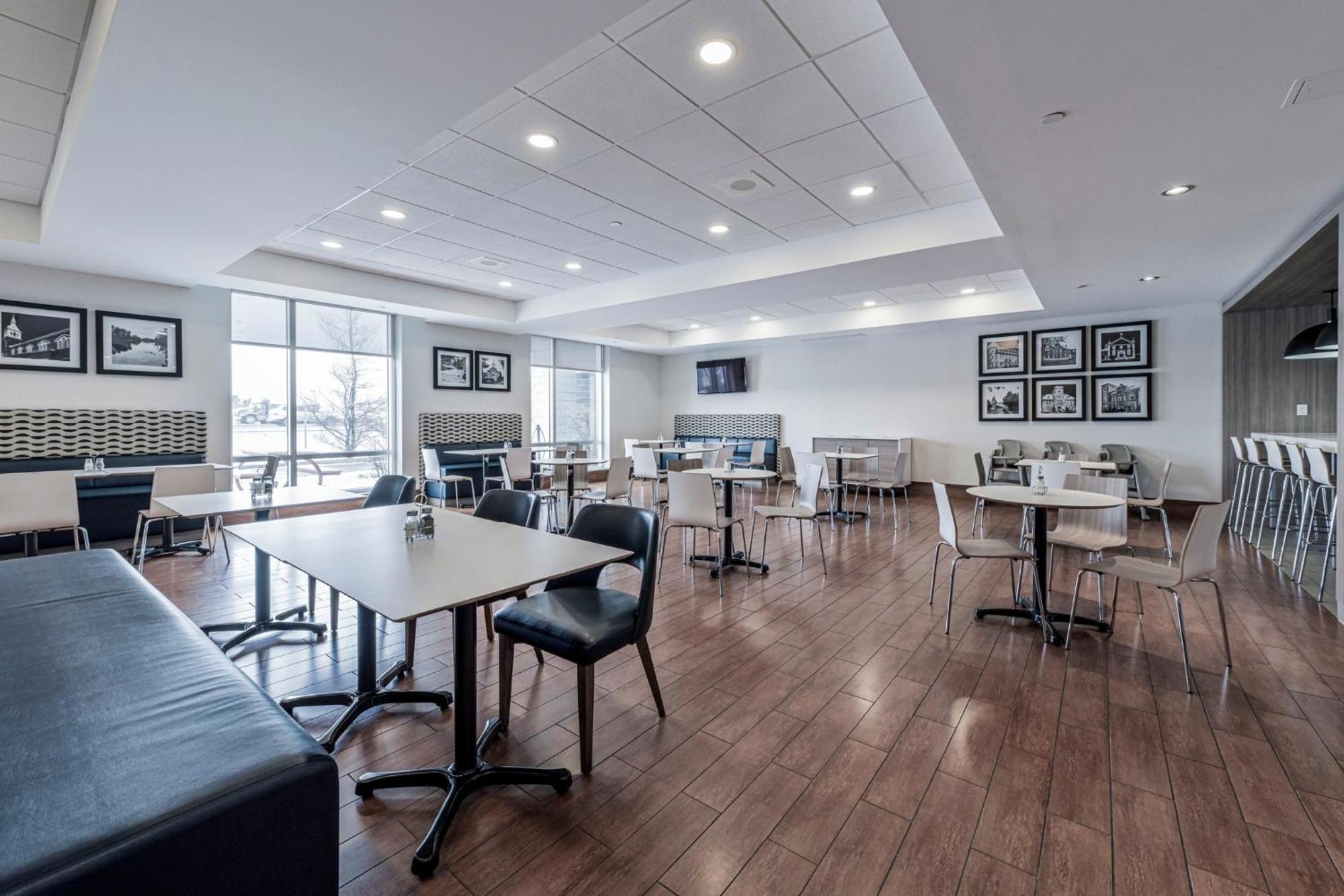 Holiday Inn Express Hotel & Suites Saint - Hyacinthe By Ihg Esterno foto