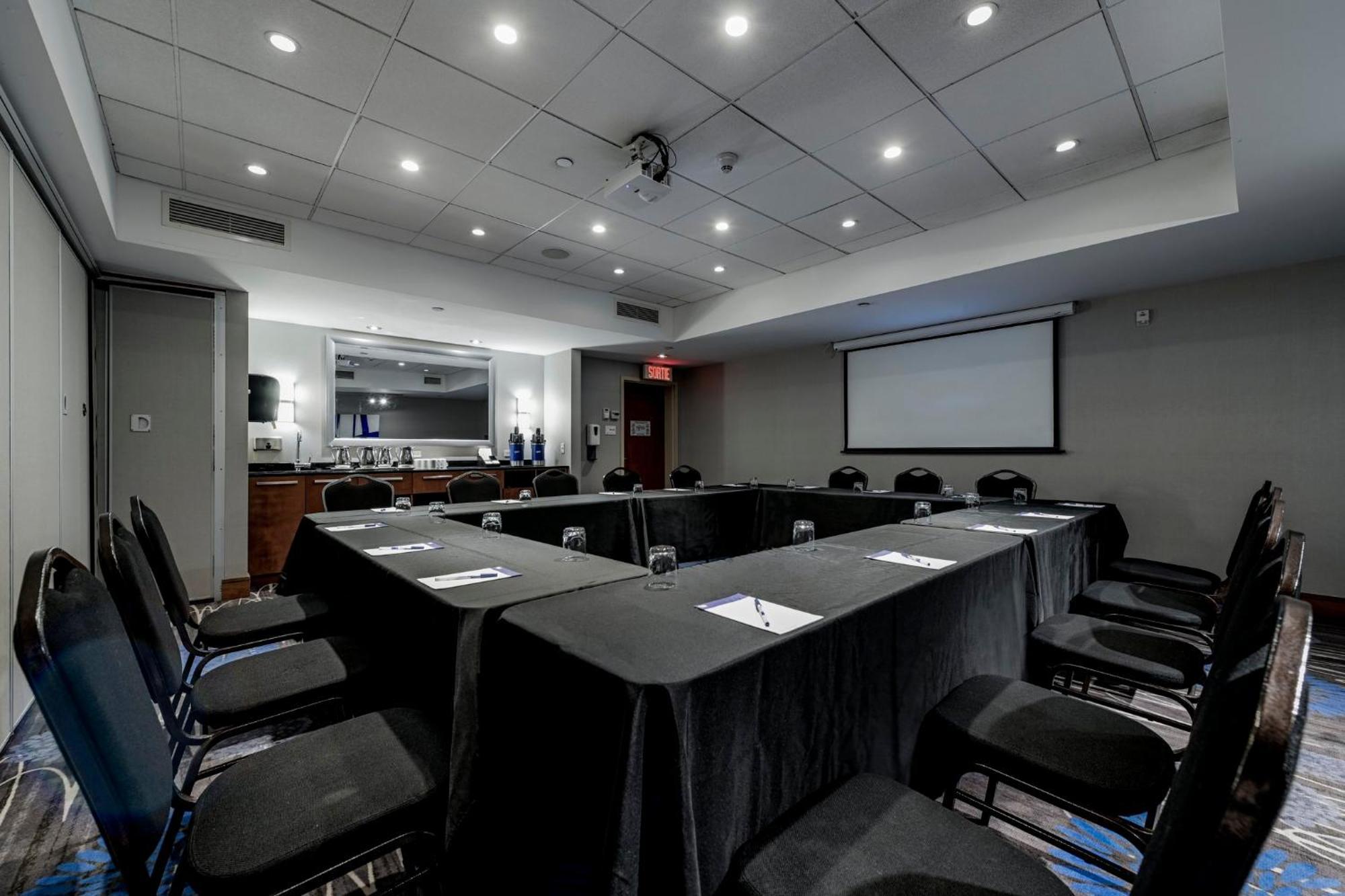 Holiday Inn Express Hotel & Suites Saint - Hyacinthe By Ihg Esterno foto
