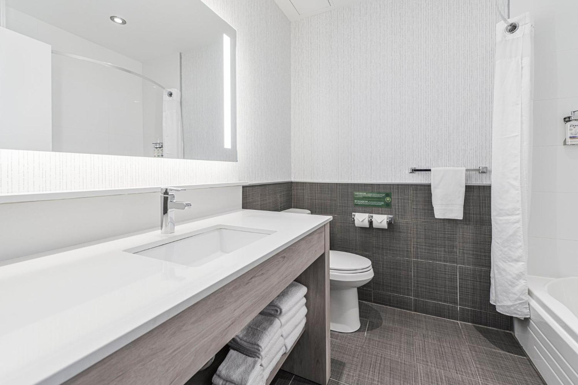 Holiday Inn Express Hotel & Suites Saint - Hyacinthe By Ihg Esterno foto