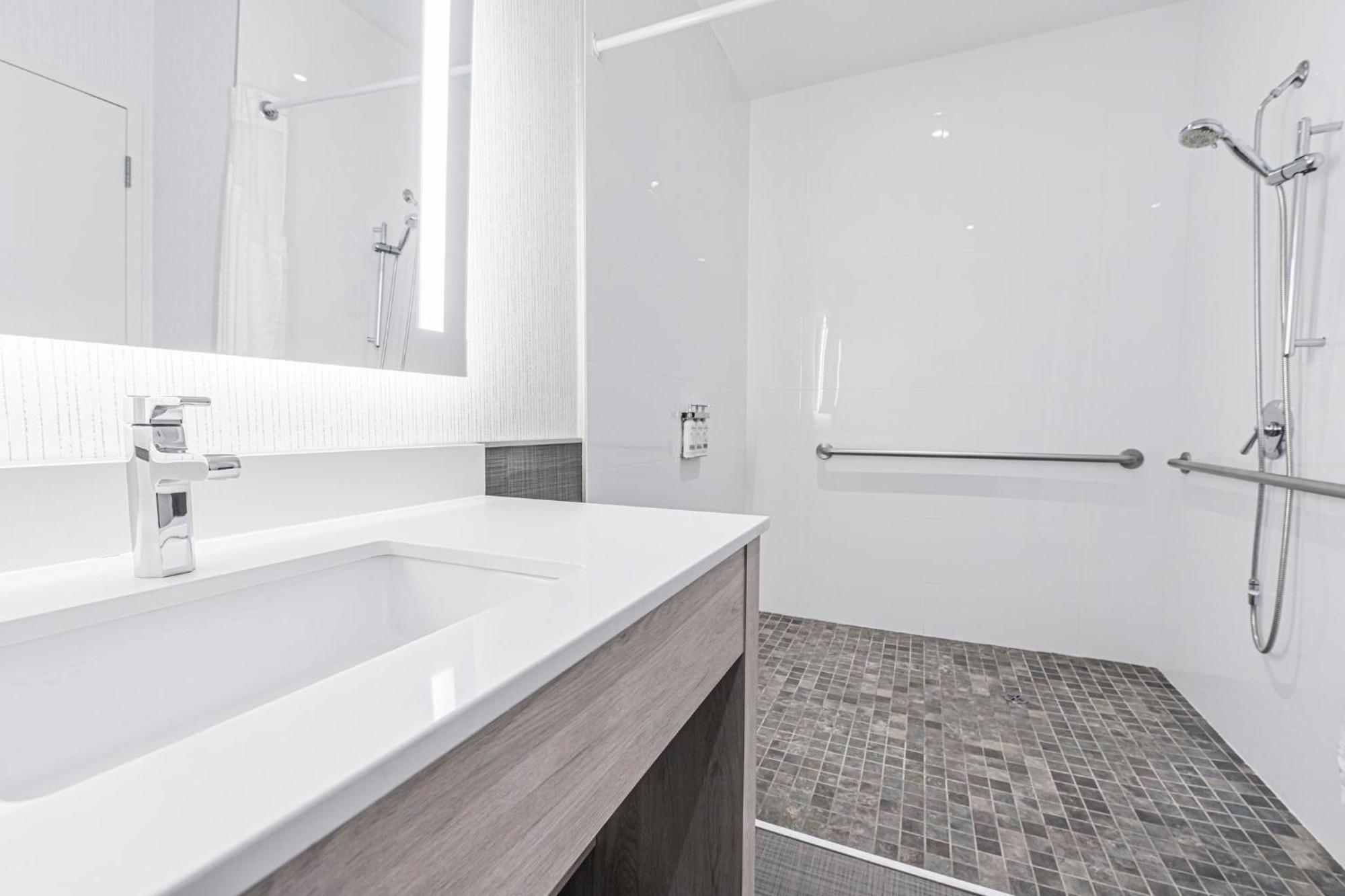 Holiday Inn Express Hotel & Suites Saint - Hyacinthe By Ihg Esterno foto