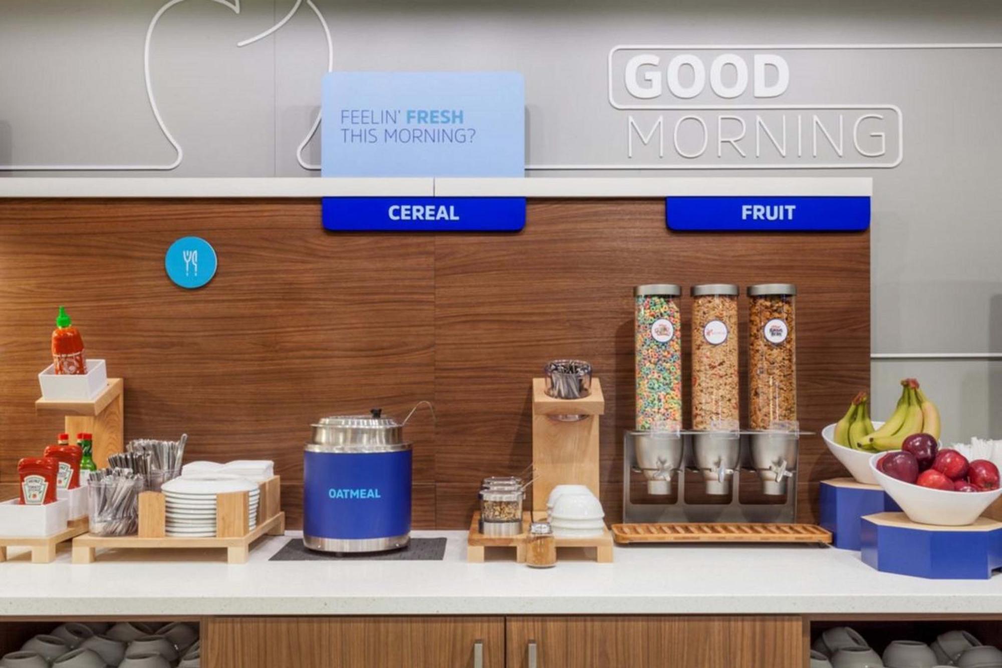 Holiday Inn Express Hotel & Suites Saint - Hyacinthe By Ihg Esterno foto