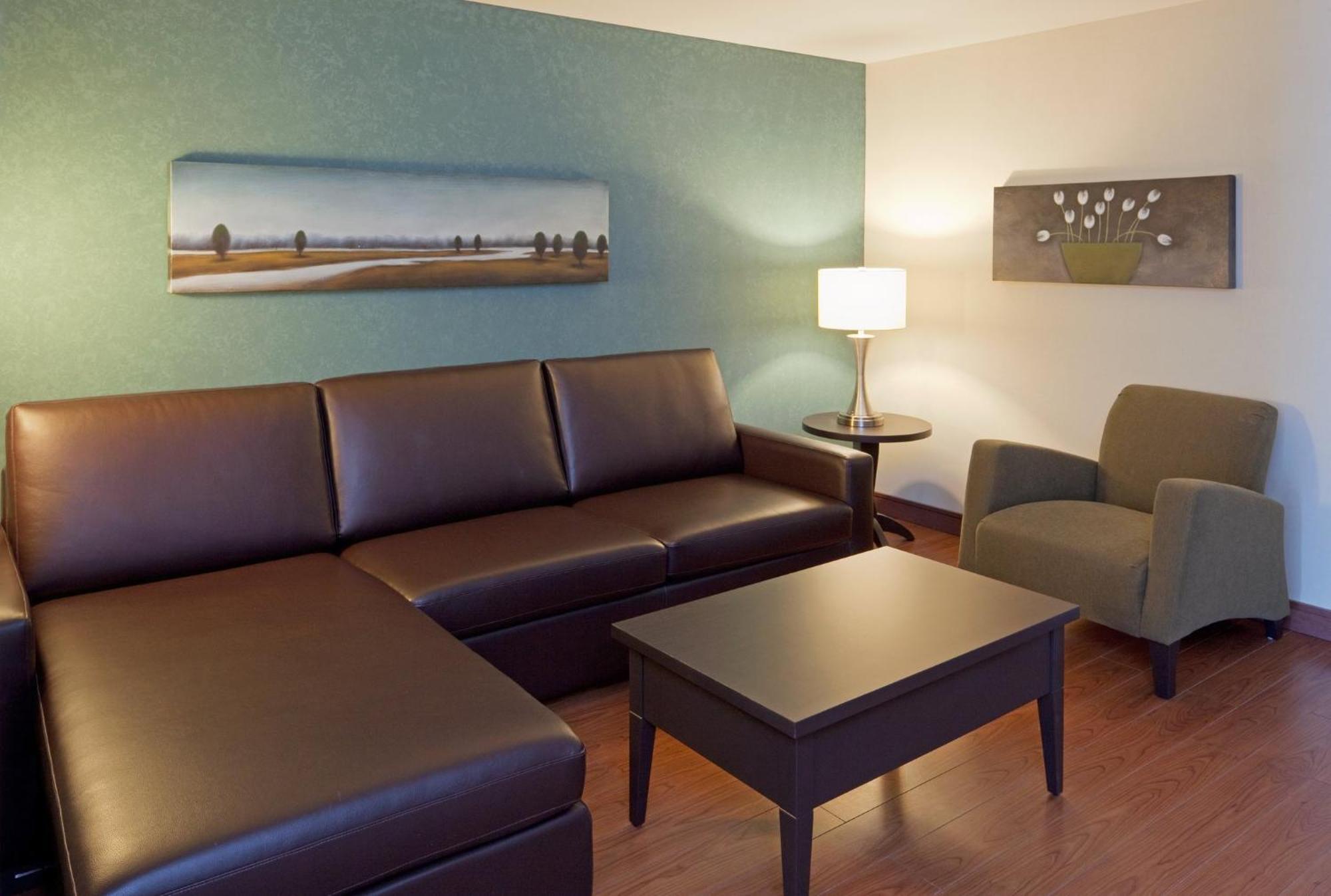 Holiday Inn Express Hotel & Suites Saint - Hyacinthe By Ihg Esterno foto