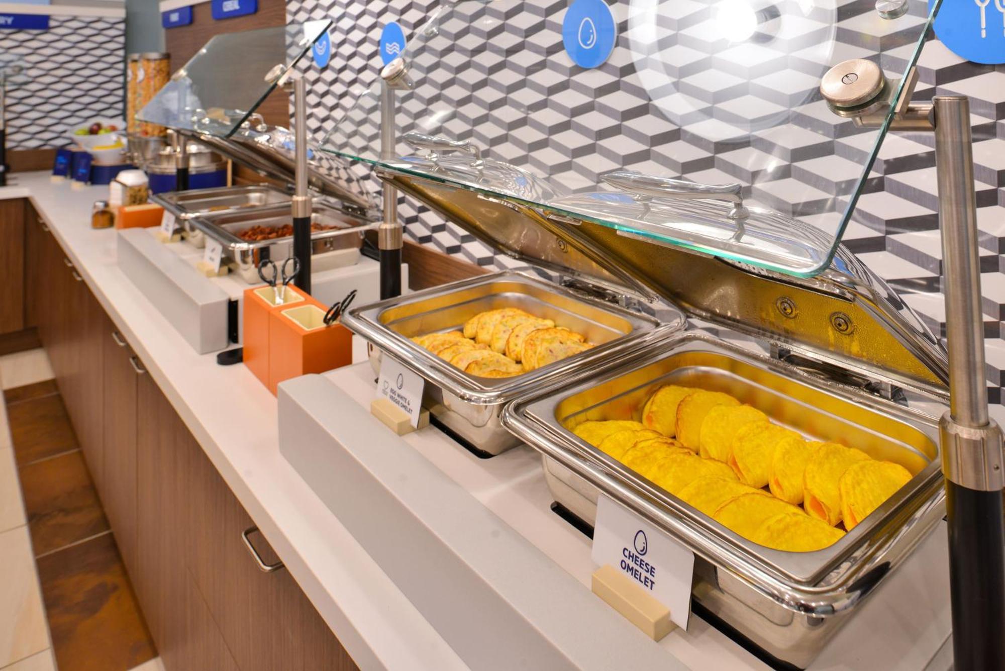 Holiday Inn Express Hotel & Suites Saint - Hyacinthe By Ihg Esterno foto