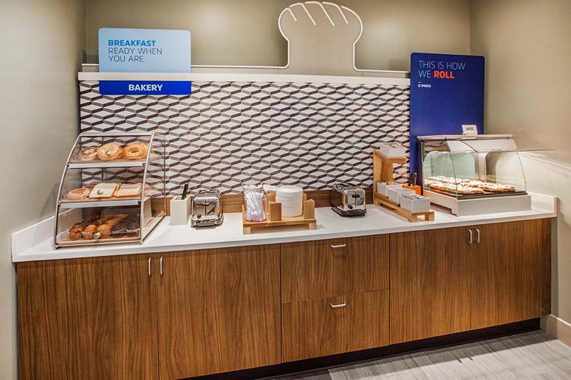 Holiday Inn Express Hotel & Suites Saint - Hyacinthe By Ihg Esterno foto