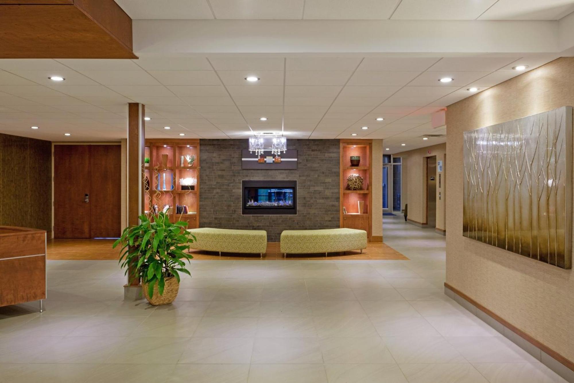 Holiday Inn Express Hotel & Suites Saint - Hyacinthe By Ihg Esterno foto