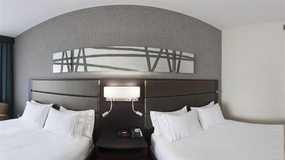 Holiday Inn Express Hotel & Suites Saint - Hyacinthe By Ihg Esterno foto
